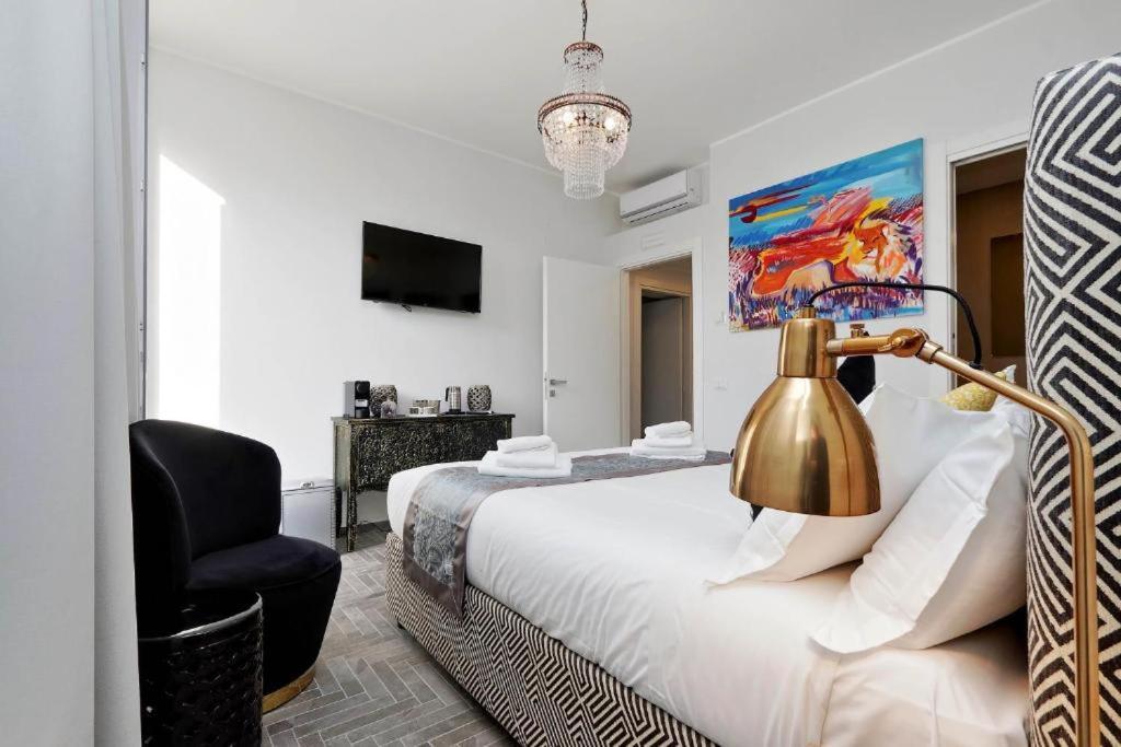 Della Croce Rooms โรม ภายนอก รูปภาพ