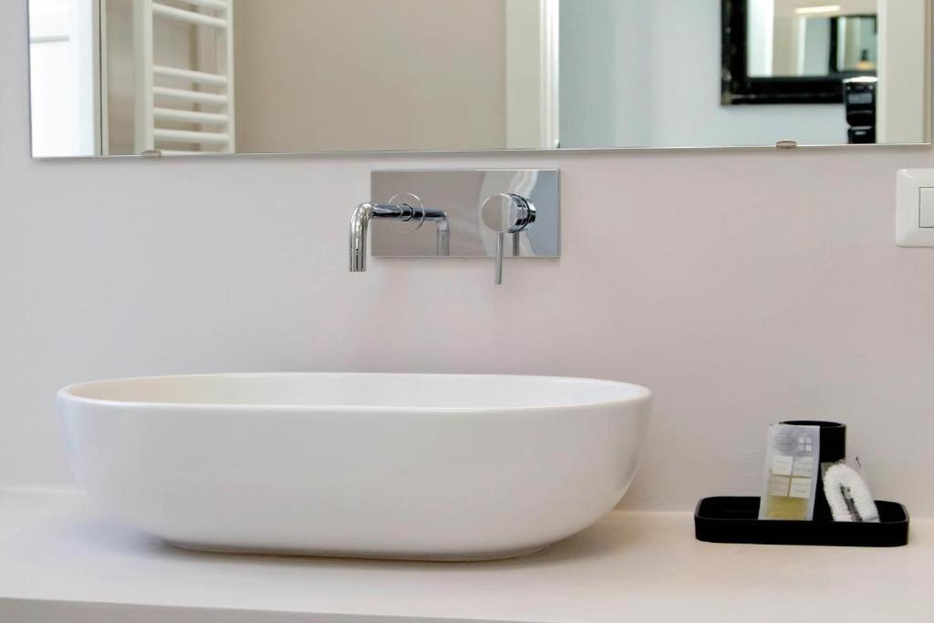 Della Croce Rooms โรม ภายนอก รูปภาพ