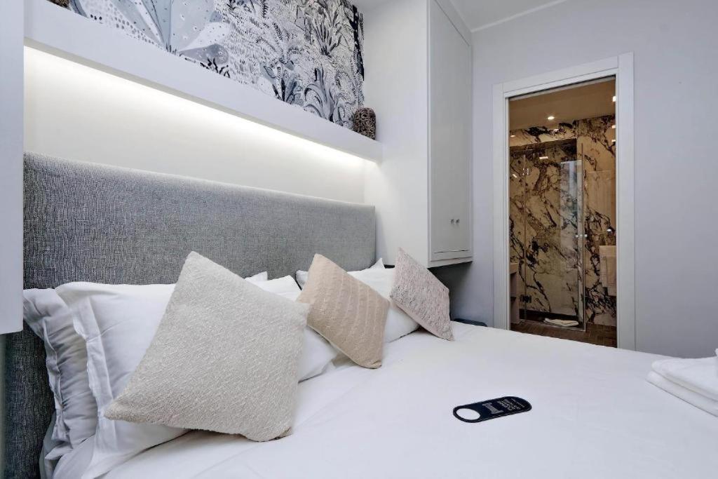 Della Croce Rooms โรม ภายนอก รูปภาพ