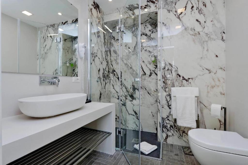 Della Croce Rooms โรม ภายนอก รูปภาพ